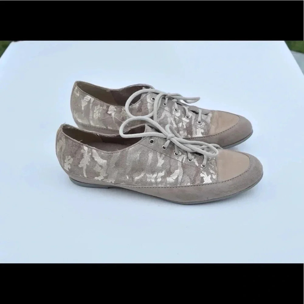 Munro sneakers